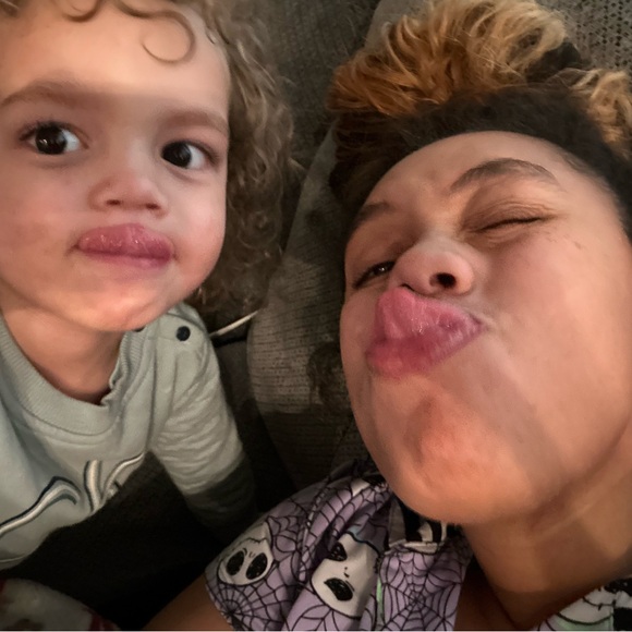 Meet your Posher, Janea - Picture 1 of 2